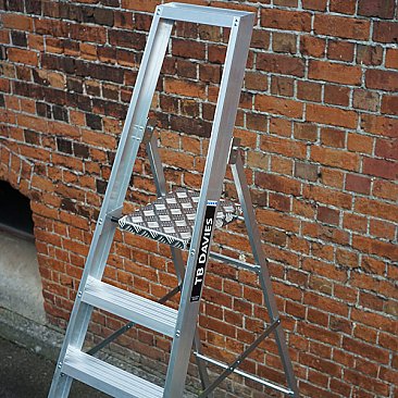 Platform and Treads - Heavy-Duty Step Ladder