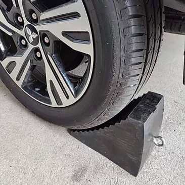 HGV Rubber Wheel Chock – In Use